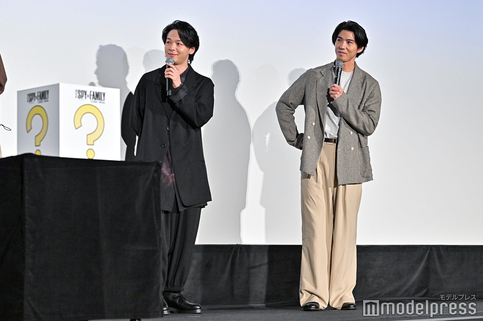 中村倫也、賀来賢人（C）モデルプレス