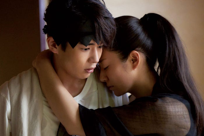 長尾謙杜、木村文乃(C)2023「岸辺露伴 ルーヴルへ行く」製作委員会(C)LUCKY LAND COMMUNICATIONS/集英社