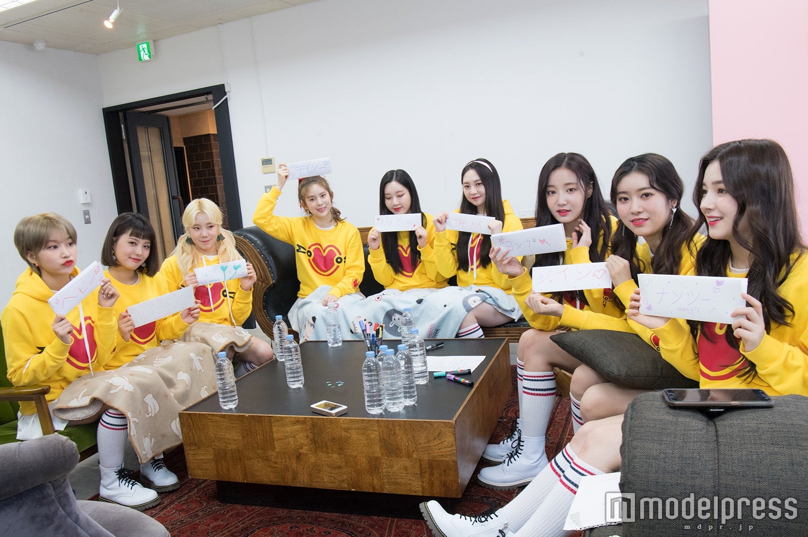 名札を書いてもらいました！ （C）モデルプレス