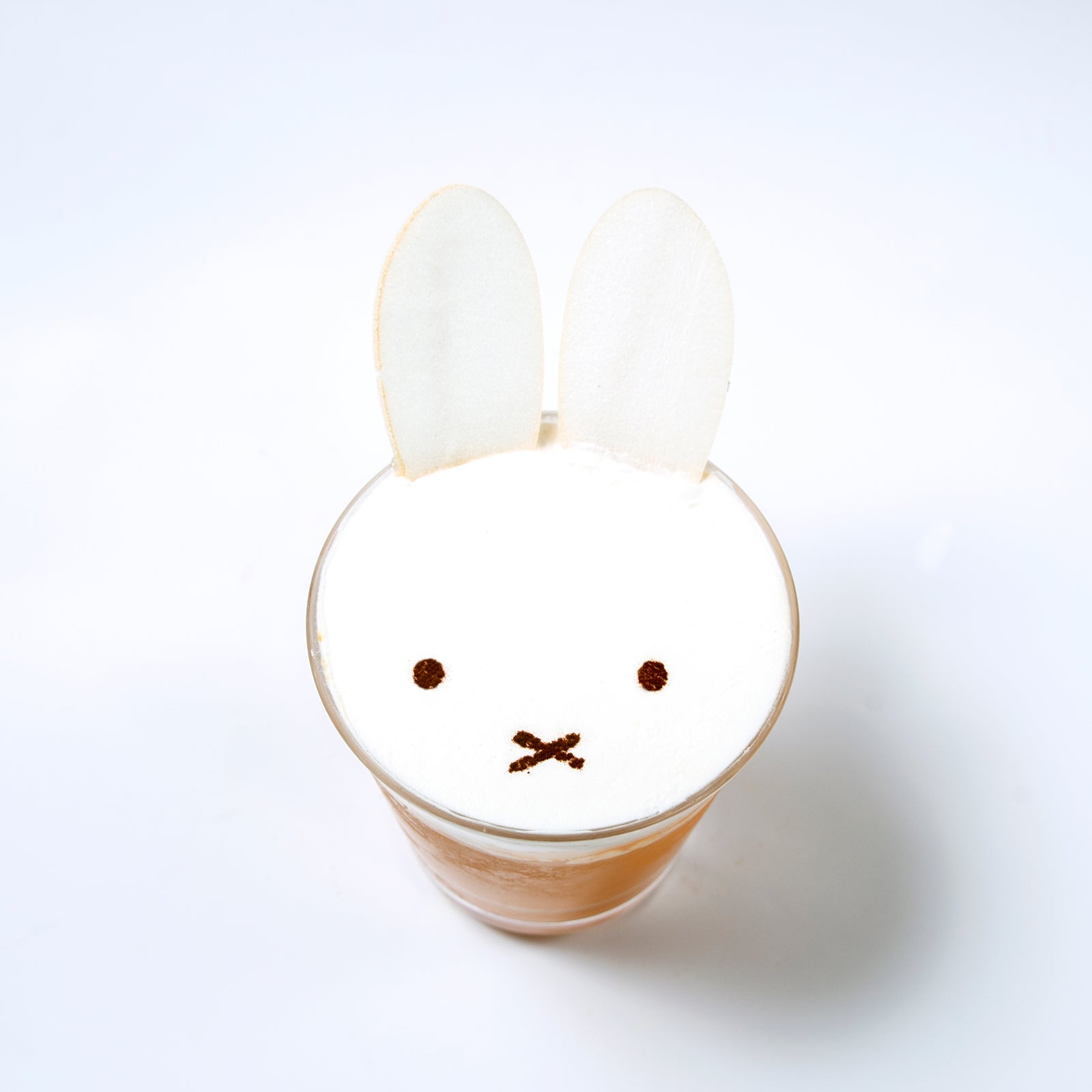 「ミッフィー ラテ（ICE）」￥780／画像提供：パルコ