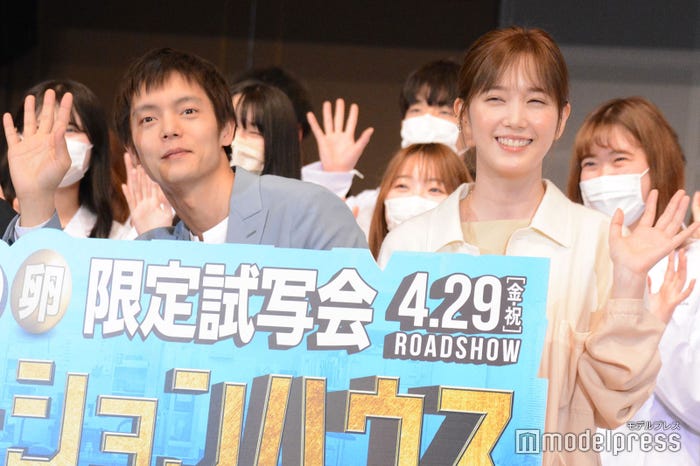 窪田正孝、本田翼(C)モデルプレス