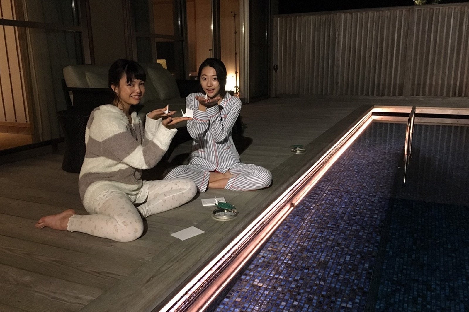  （右から）武田玲奈、上原実矩（C）TBS