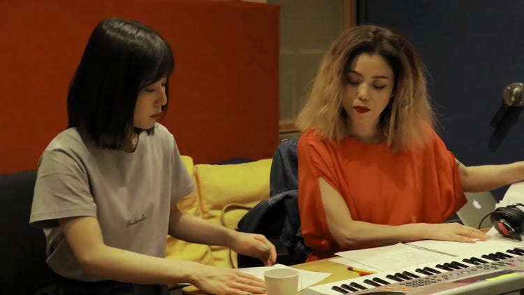 松岡茉優を絶賛 マイク通したらすごい可愛い声になる Charaと豪華初コラボ モデルプレス