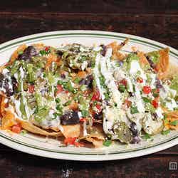 パリっと揚がったトルティーヤと具材の相性がバツグンな「TOSTADA(トスターダ)$9.5