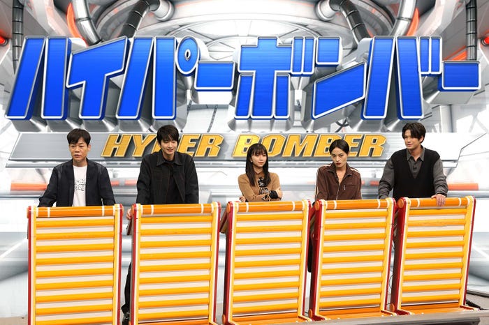 (左から)名倉潤、向井理、上白石萌歌、菅原小春、森崎ウィン(C)フジテレビ