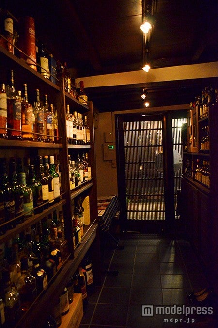 大量の洋酒のボトルがお出迎え／情報提供：茶房＆BARゴーシュ