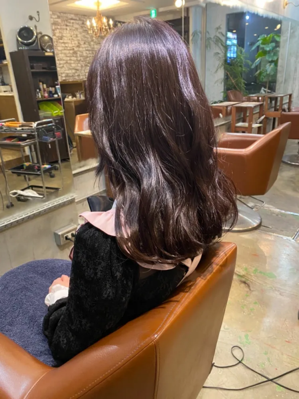 レッドブラウンで大人可愛く 意外に馴染む女性におすすめの髪色を紹介 モデルプレス