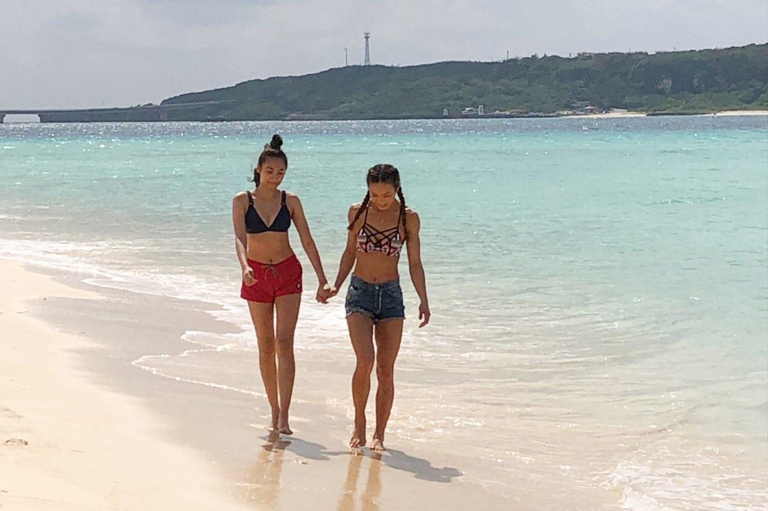 香川沙耶、話題のクルーズ旅で沖縄へ 美人トレーナーAYAのトレーニングも初体験