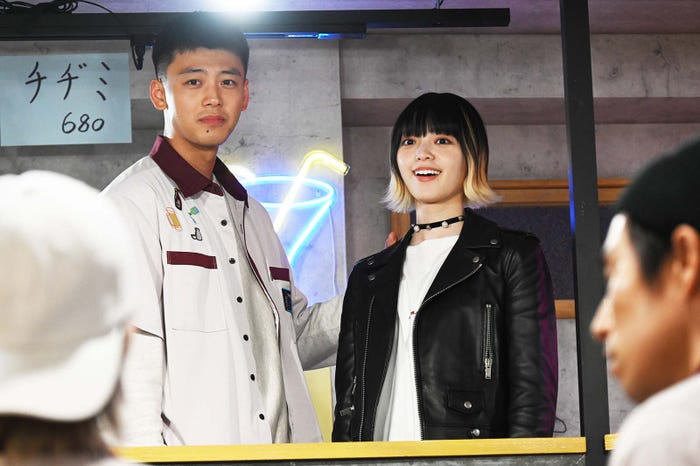 竹内涼真、平手友梨奈「六本木クラス」第4話より(C)テレビ朝日