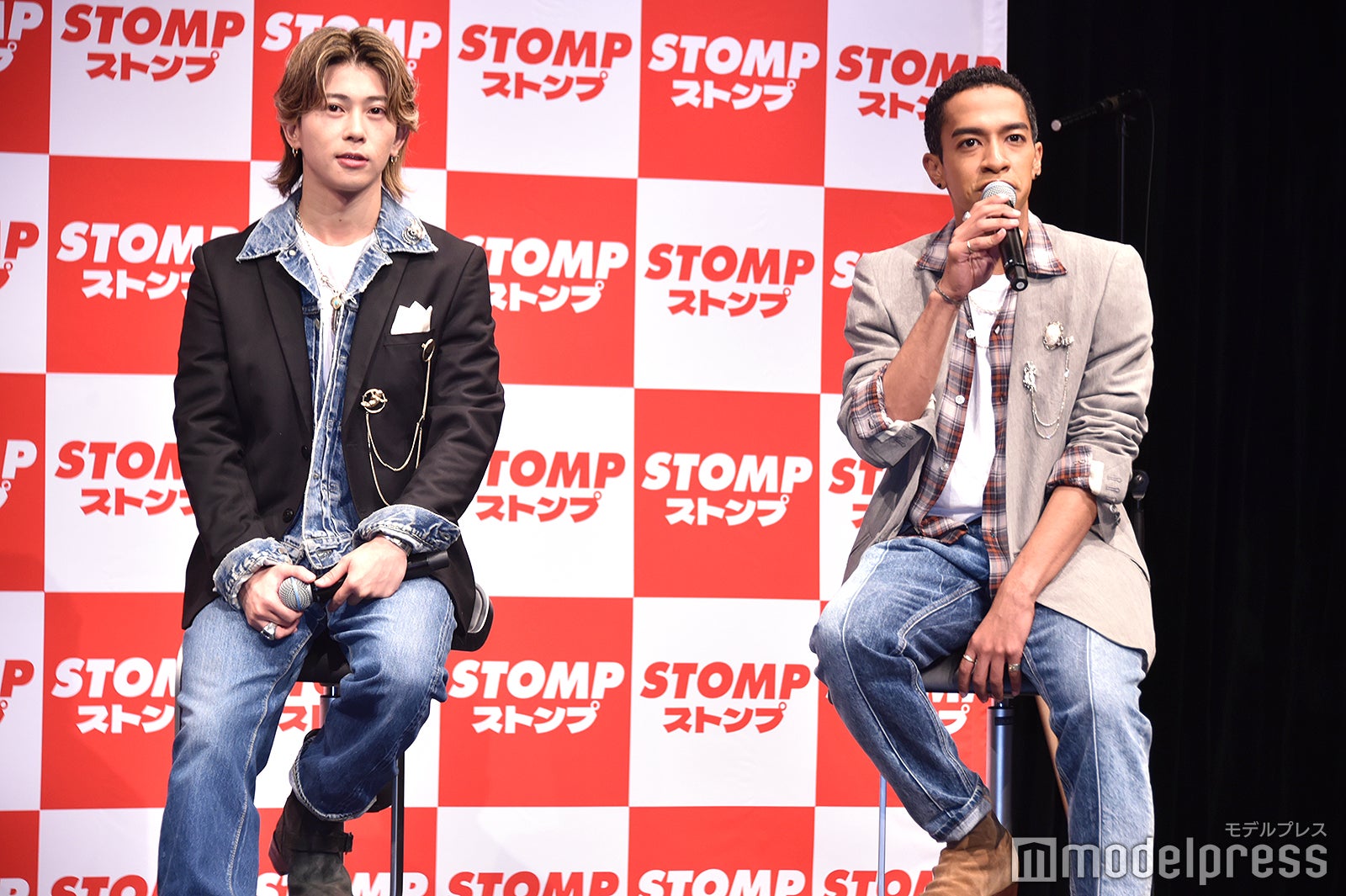 デニムコーデの末澤誠也＆草間リチャード敬太（C）モデルプレス