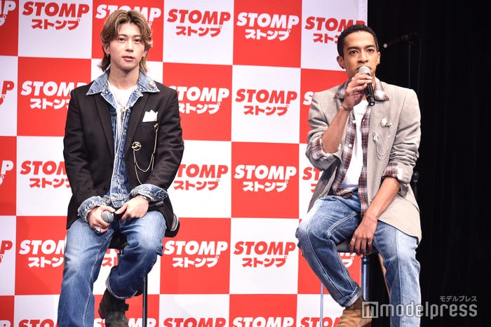 デニムコーデの末澤誠也&草間リチャード敬太(C)モデルプレス