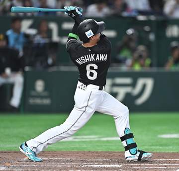 球宴初打席で代打本塁打を放ったロッテ・西川史礁 ファンへの思いを感じさせるフルスイングだ！