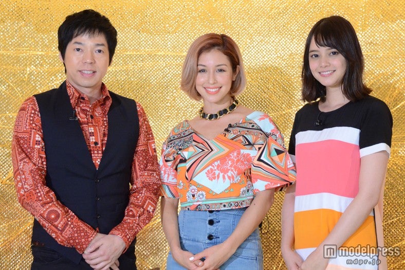 （左から）MCの今田耕司、BENI、MCの岸本セシル（C）日本テレビ