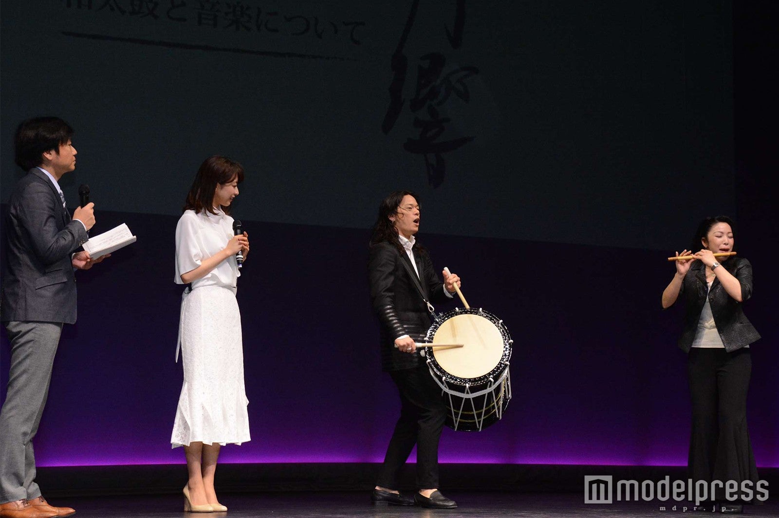 加藤綾子、パフォーマンスに感激 （C）モデルプレス