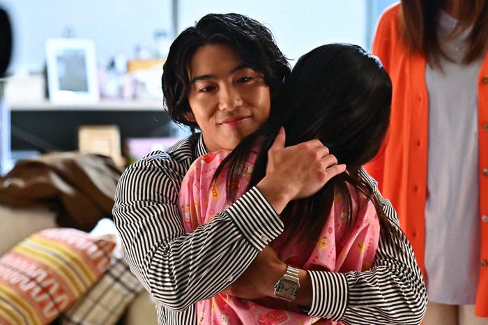 賀来賢人、山崎莉里那 「マイファミリー」最終話より(C)TBS