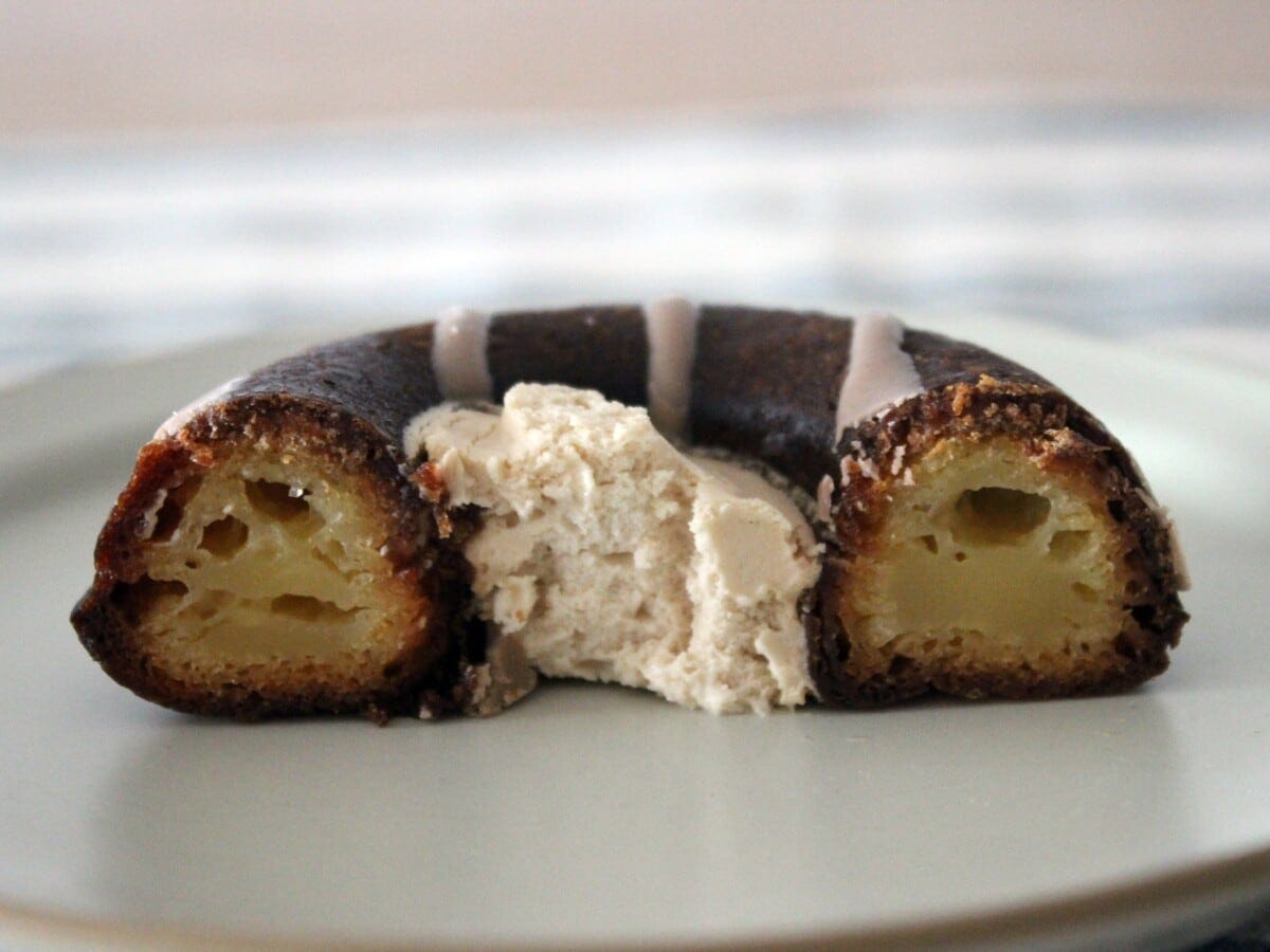 咀嚼して味わう生地なので、ラムの風味が徐々に広がっていきます