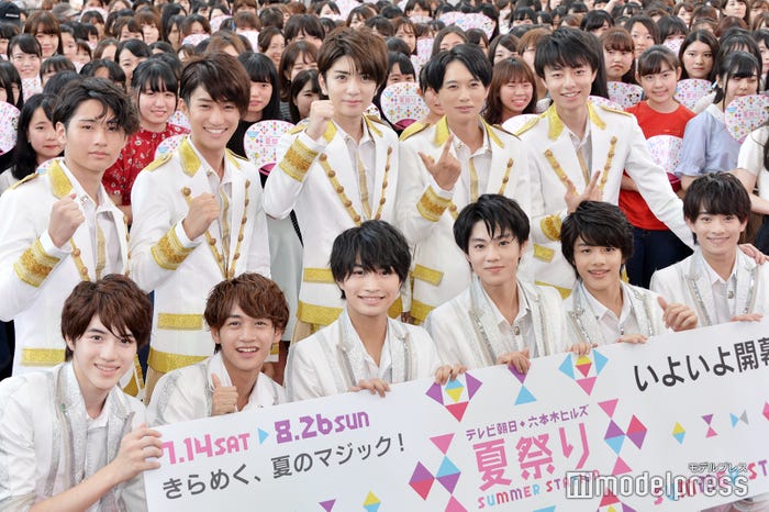 (後列:HiHi Jets/左から)猪狩蒼弥、橋本涼、髙橋優斗、井上瑞稀、作間龍斗(前列:東京B少年/左から)岩﨑大昇、藤井直樹、那須雄登、佐藤龍我、金指一世、浮所飛貴(C)モデルプレス