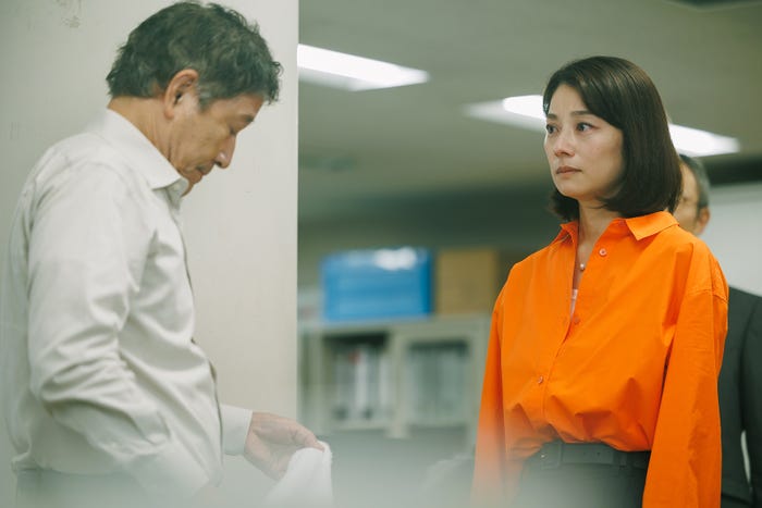 小林薫、小池栄子「コタツがない家」第1話より(C)日本テレビ