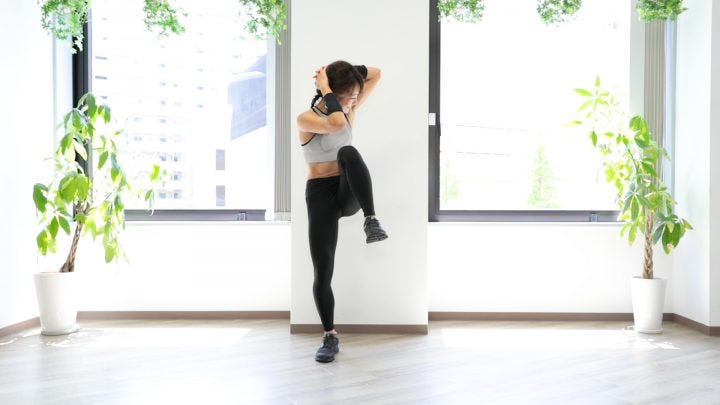 スタンディングニートゥエルボー1