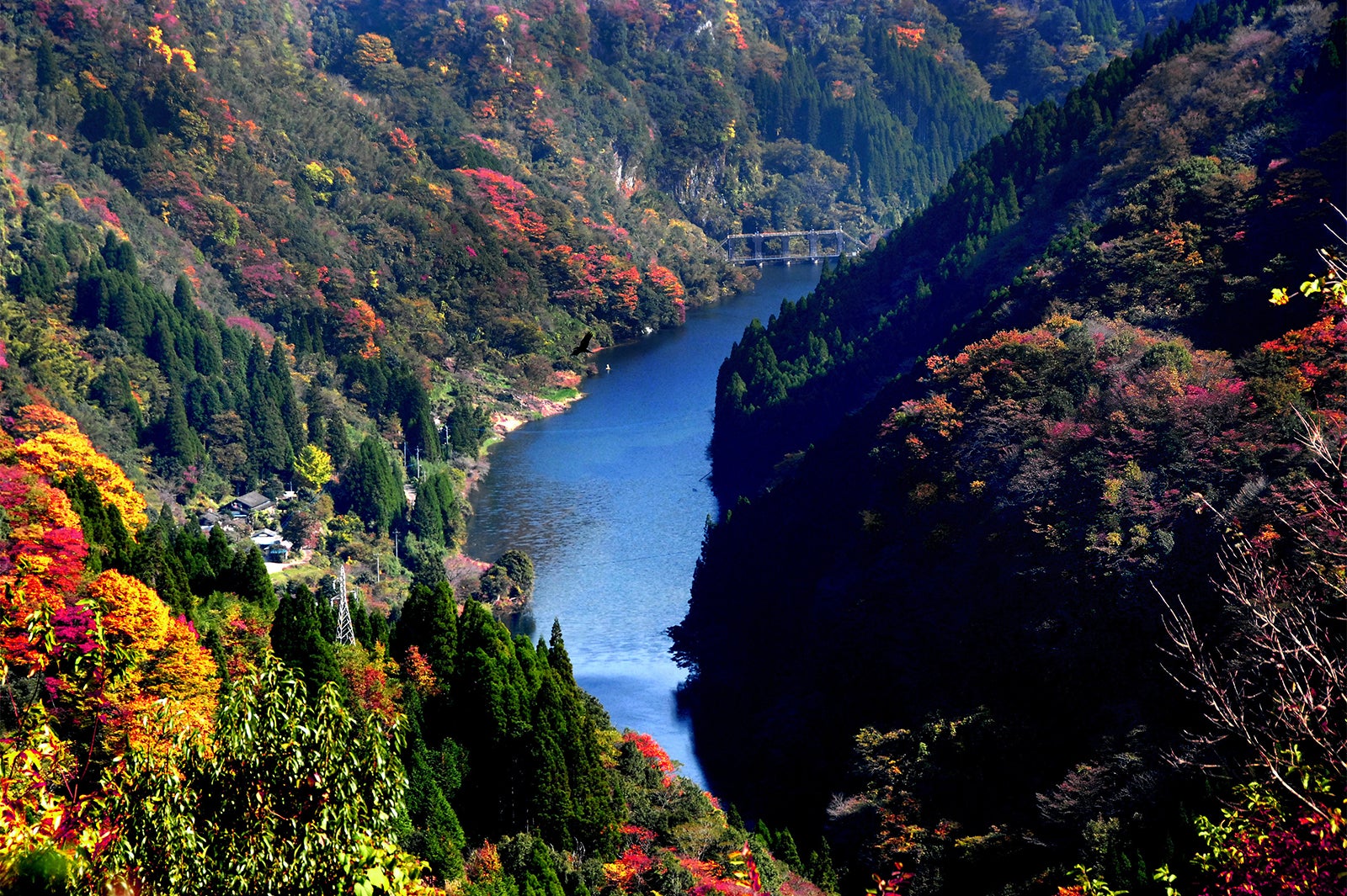 九州のグランドキャニオン が熊本にあった 蘇陽峡 の壮大な紅葉に感動 女子旅プレス