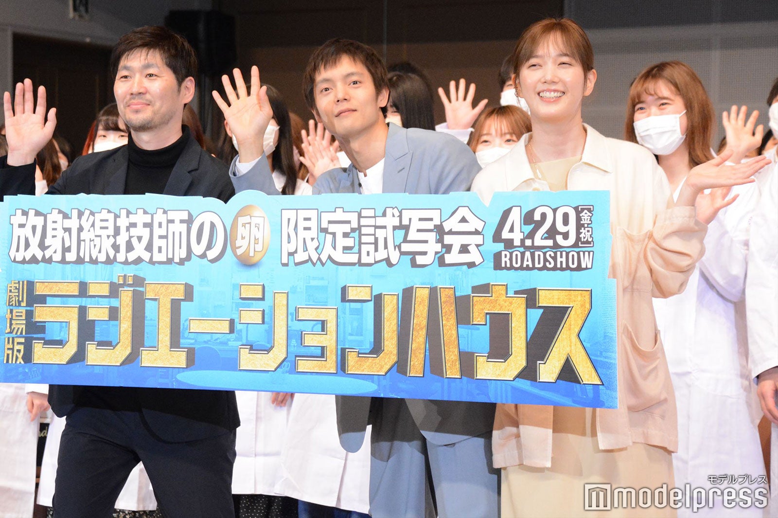 （左から）五月女康作氏、窪田正孝、本田翼（C）モデルプレス