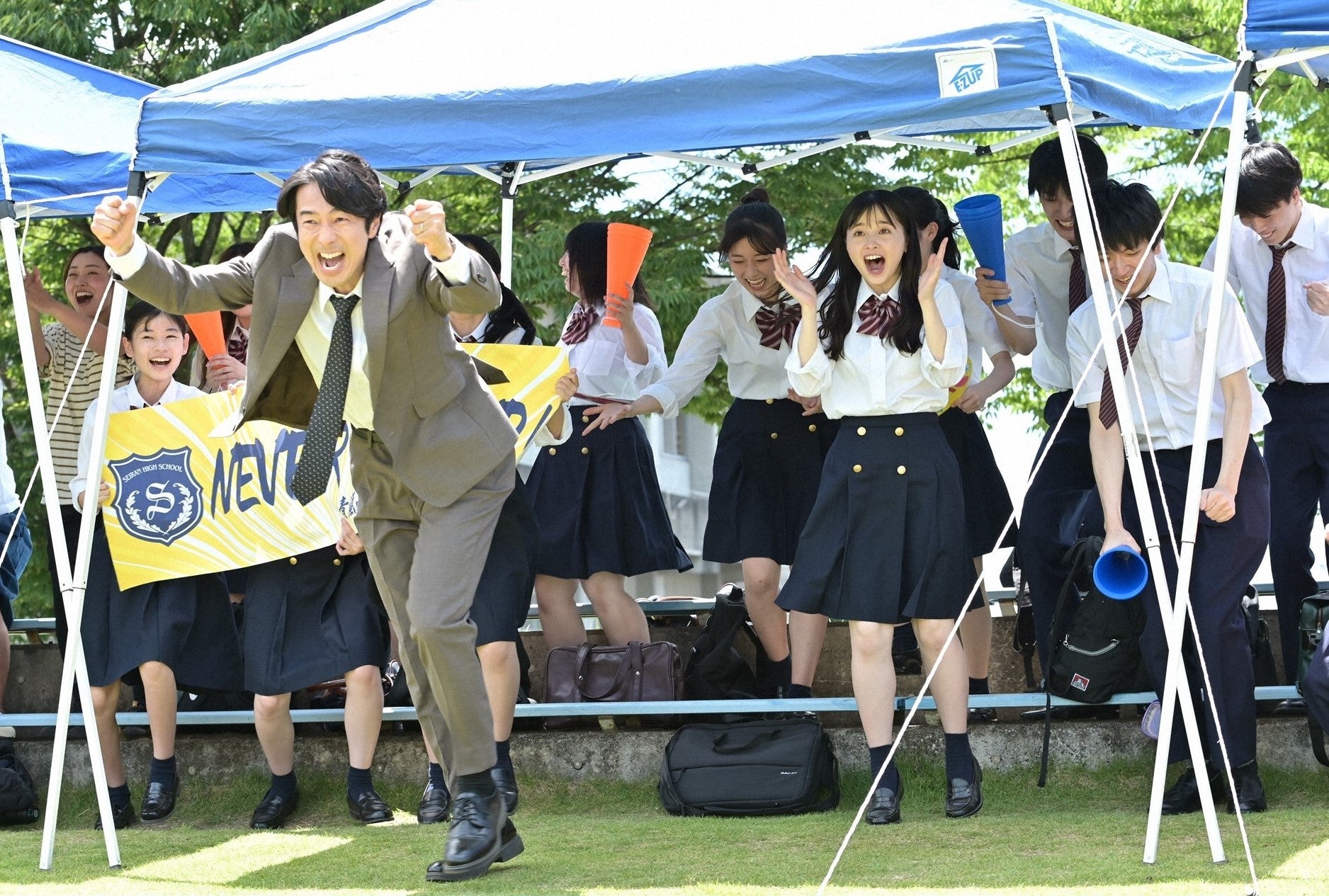 眞島秀和、飯沼愛（C）「パパとムスメの7日間」製作委員会