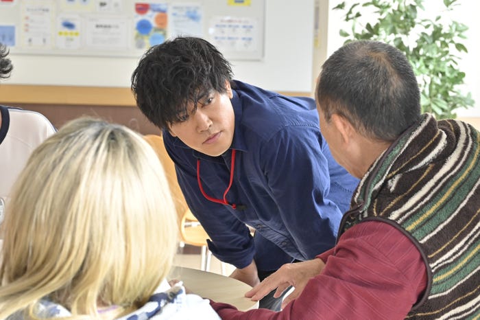 桐谷健太「院内警察」第2話より(C)フジテレビ/共同テレビ