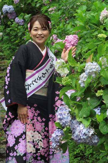 新人演歌歌手の平山花羽が故郷・栃木市でW凱旋ライブ「こんなに幸せなことはありません」