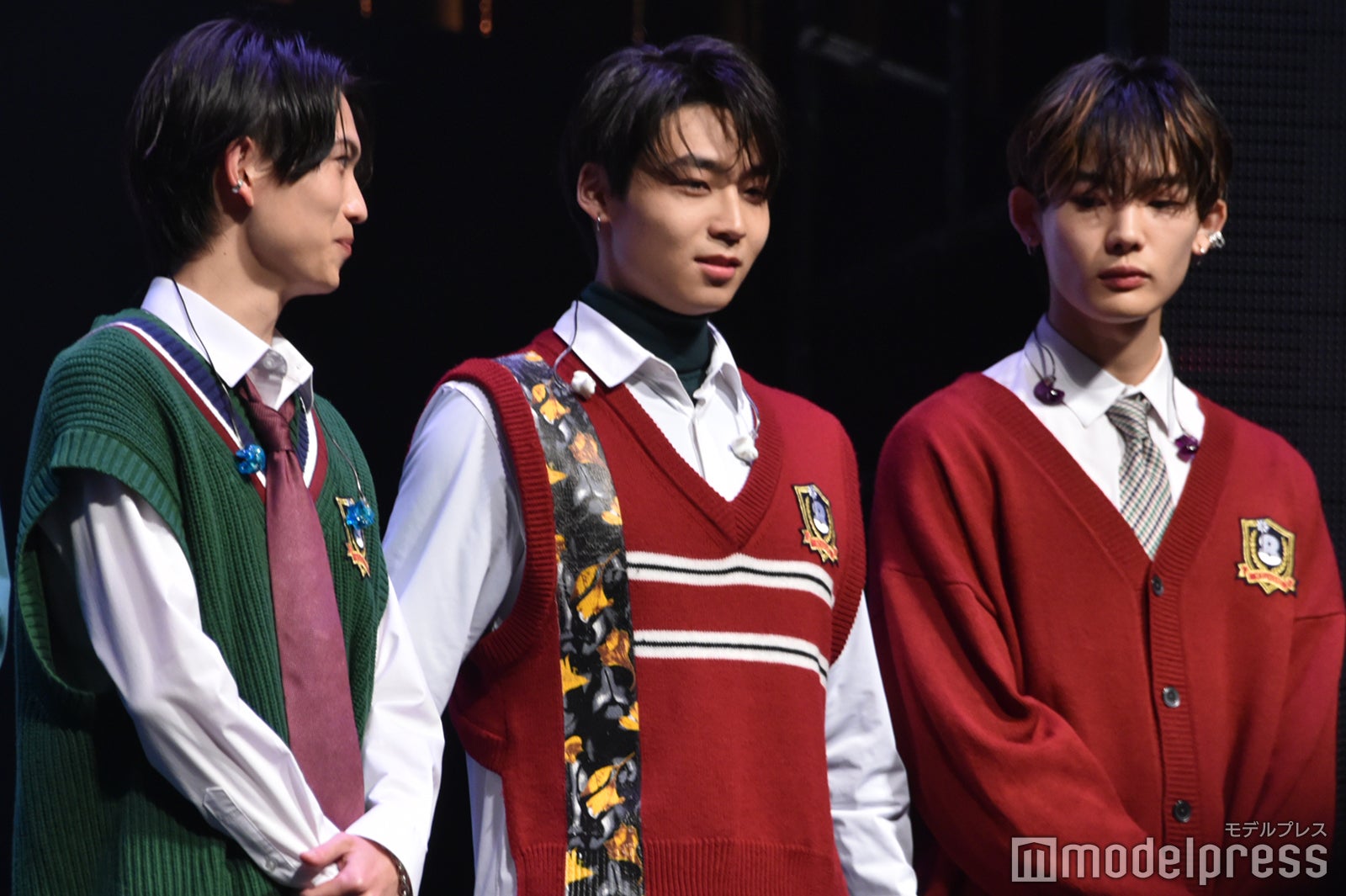 突如姿勢を正す八村倫太郎／綱啓永、八村倫太郎、NOA （C）モデルプレス