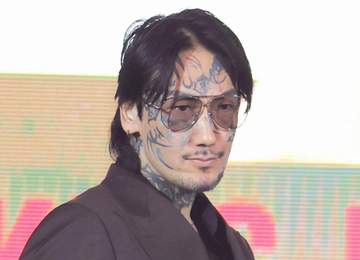 瓜田純士「13回目の結婚記念日」美人妻と2ショット投稿「永遠の相棒にして尊敬するボスです」