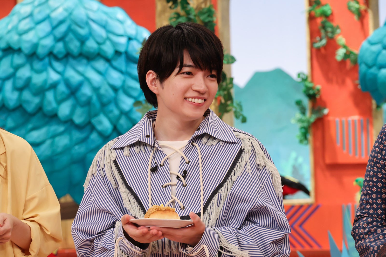 なにわ男子・西畑大吾、試食に笑顔　アンタッチャブルが“謎レビュー”飲食店の裏側調査