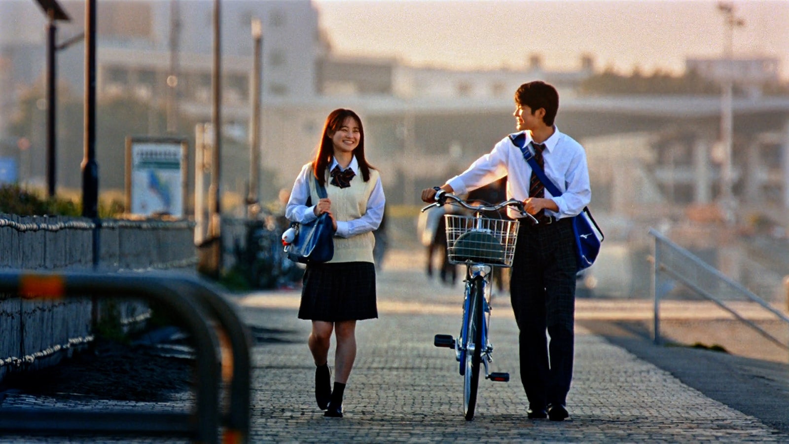 ビッグマック「明日も 笑おう あの頃も今も」篇（提供写真）