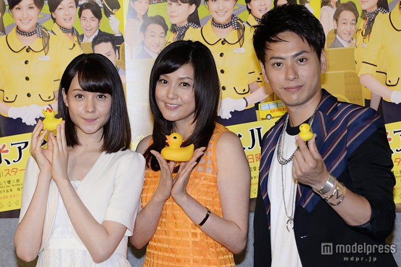 （左から）トリンドル玲奈、藤原紀香、山下健二郎
