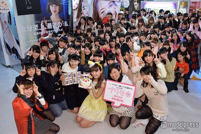 ファンからの祝福を受ける藤田ニコル/イベントの様子