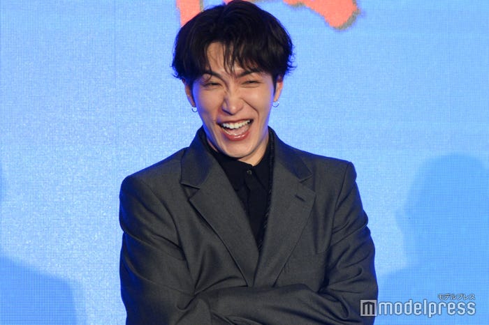 「女優は怖い」と吉田鋼太郎と意気投合する渡辺翔太(C)モデルプレス