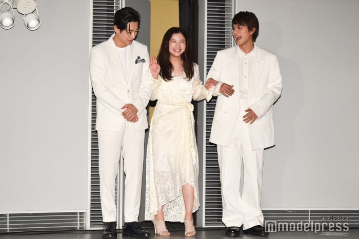 去り際まで笑いが絶えなかったディーン・フジオカ、吉高由里子、北村匠海 (C)モデルプレス