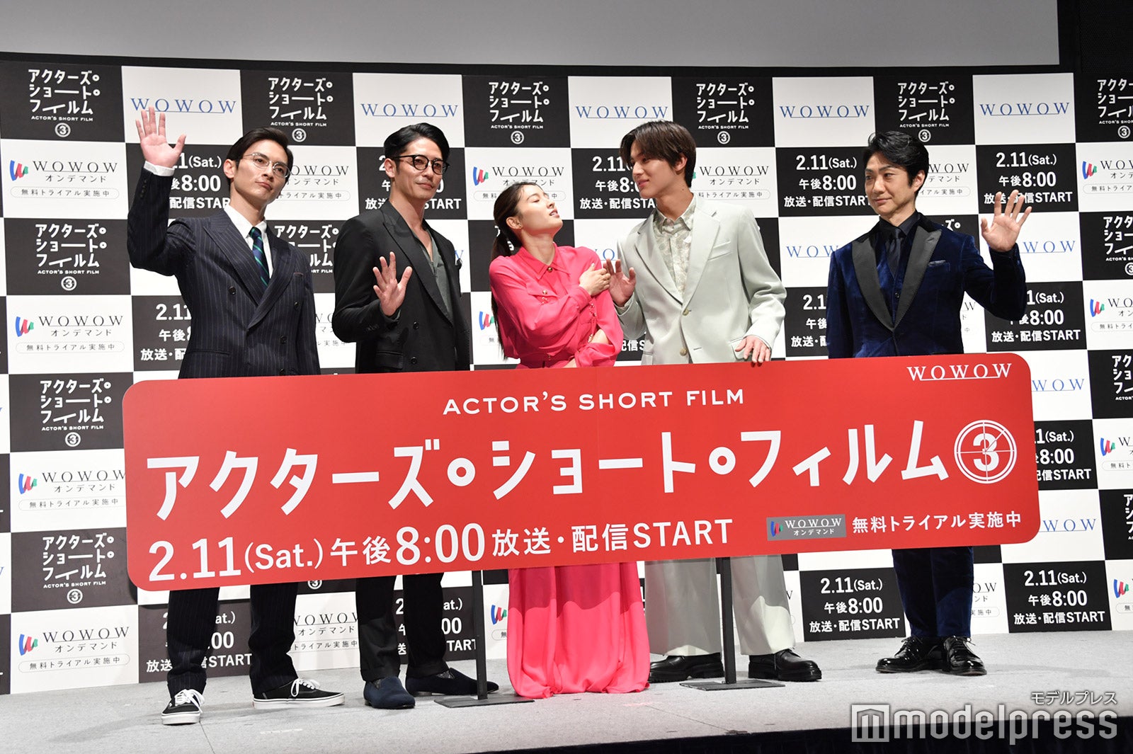 （左から）高良健吾、玉木宏、フォトセッション時にぶつかってしまった土屋太鳳と中川大志、野村萬斎（C）モデルプレス