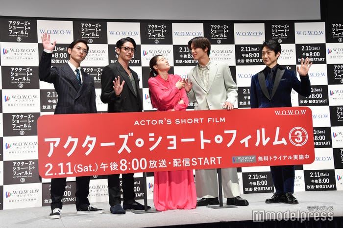 (左から)高良健吾、玉木宏、フォトセッション時にぶつかってしまった土屋太鳳と中川大志、野村萬斎(C)モデルプレス