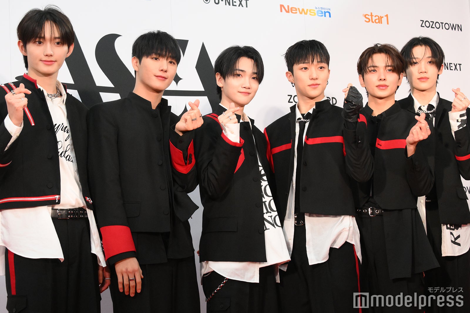 ATBO／（左から）ウォン・ビン、チョン・スンファン、キム・ヨンギュ、ペ・ヒョンジュン、リュ・ジュンミン、オ・ジュンソク（C）モデルプレス