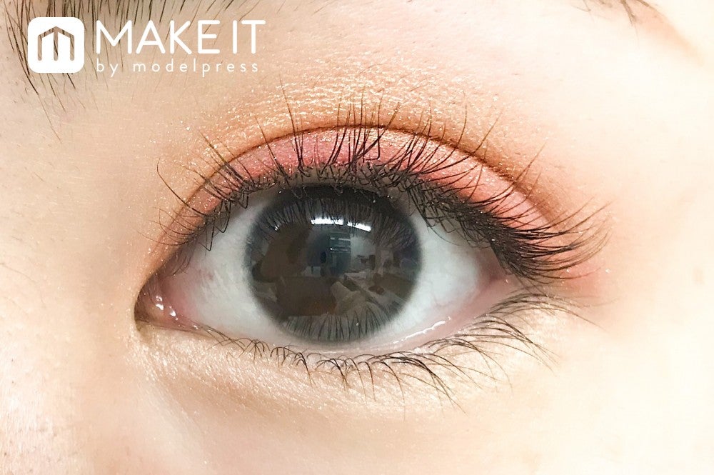 上まぶたはBE330 マサラチャイ＋RD422 熱情＋GD822 ゴールデン、涙袋にBE286 ゴージャス姉妹 (C)メイクイット