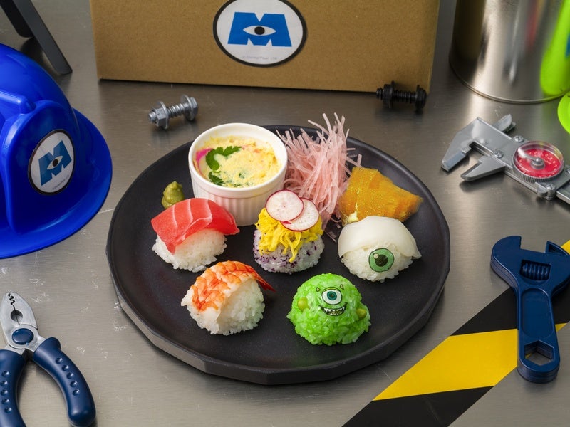 ＜マイク＞ギョロ目お寿司プレート（C）Disney/Pixar