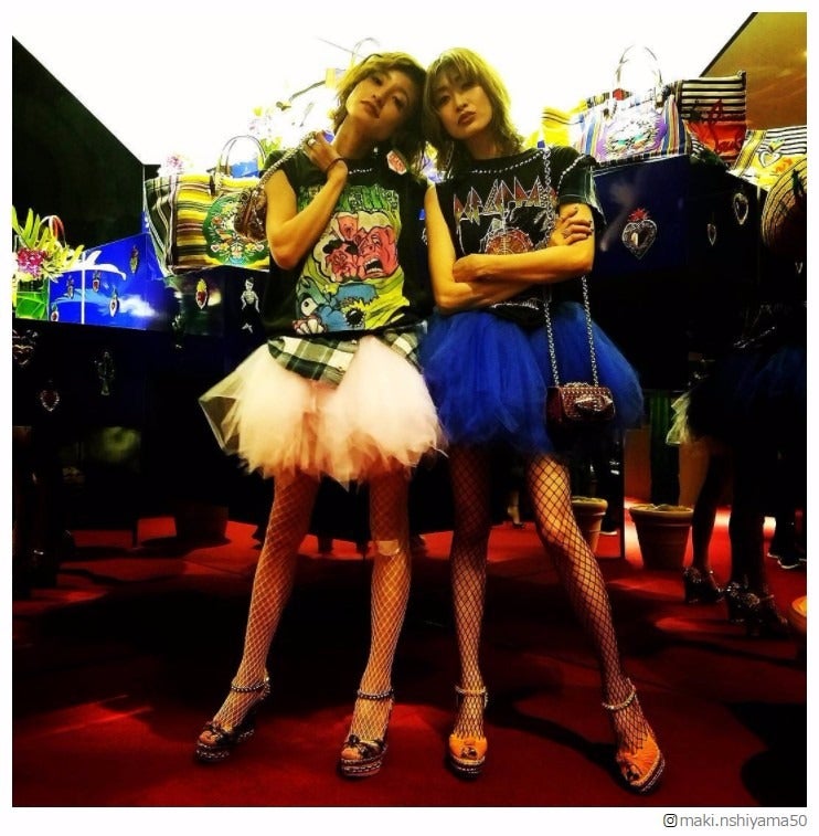 西山茉希、山田優と“自作”ミニスカペアコーデで美脚全開「ふたりで着たかった」