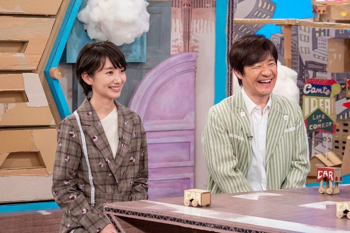 波瑠、内村光良(C)NHK