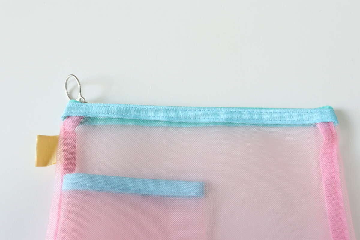 ミニポケット付メッシュポーチ　デザイン