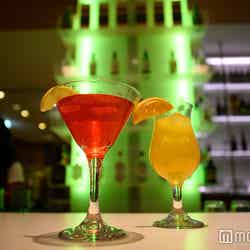 (左から)シンガポールスリング、今日のカクテル・Shintoku Surprise(C)モデルプレス