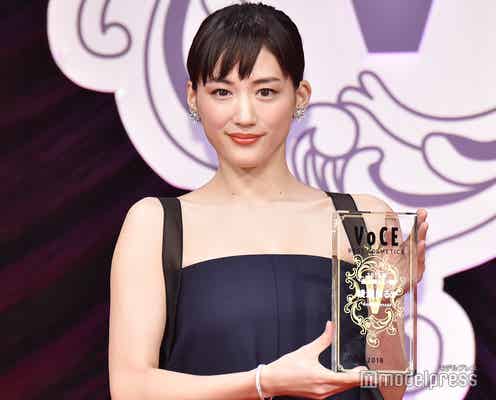 綾瀬はるか、2018年“最も美しい顔”に 美の秘訣を明かす
