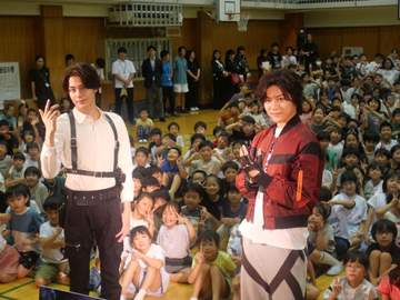 憧れのWヒーロー登場に小学校が沸いた！今井竜太郎＆長田光平が小学生に特別授業 夢の大切さ伝える