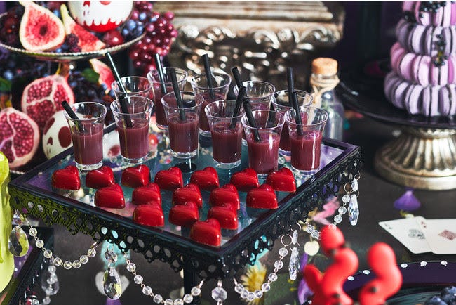 “ヴィランズ”テーマのクリスマススイーツブッフェ、白雪姫や人魚姫の“悪役”がスイーツに