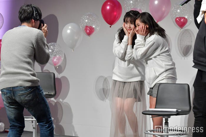 久間田琳加と2ショット(C)モデルプレス