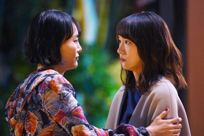 菊地凛子・新垣結衣/「獣になれない私たち」第6話より(C)日本テレビ